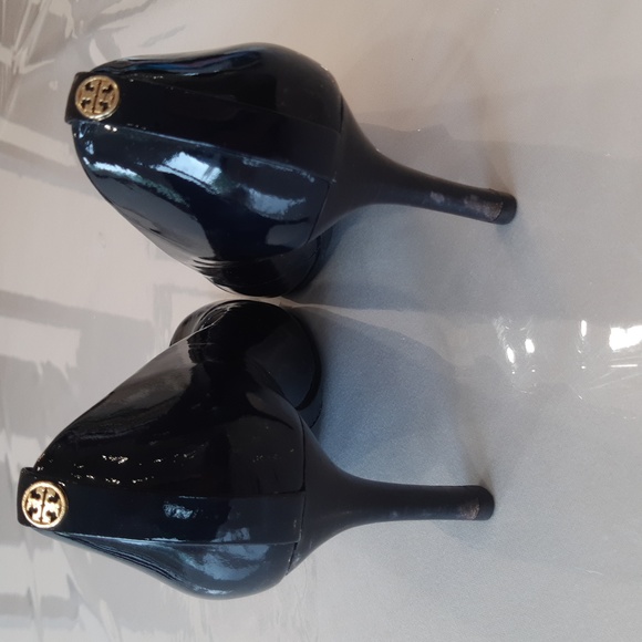 Tory Burch Navy Patent Leather Pumps Sz 6 - Picture 4 of 5